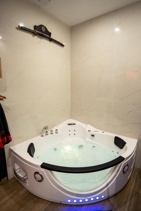 Capsule Japon - Jacuzzi - Netflix & Ecran Cinema - Xbox Apartment Trith-Saint-Leger Luaran gambar